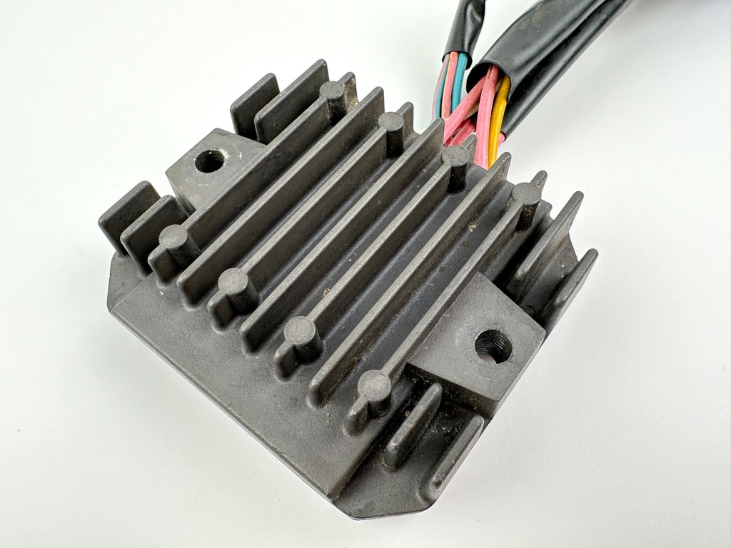 2004 Yamaha 225 HP 4 Stroke Outboard Drive Unit Assembly 69J-83306-01-00 OEM