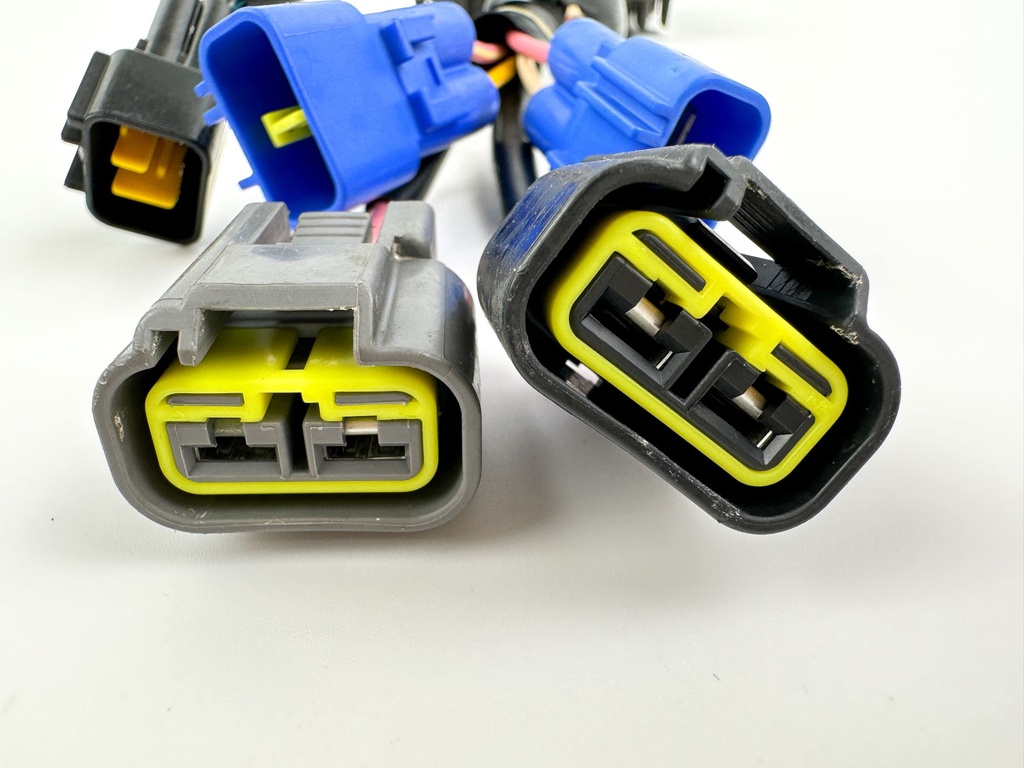 2004 Yamaha 225 HP 4 Stroke Outboard Drive Unit Assembly 69J-83306-01-00 OEM