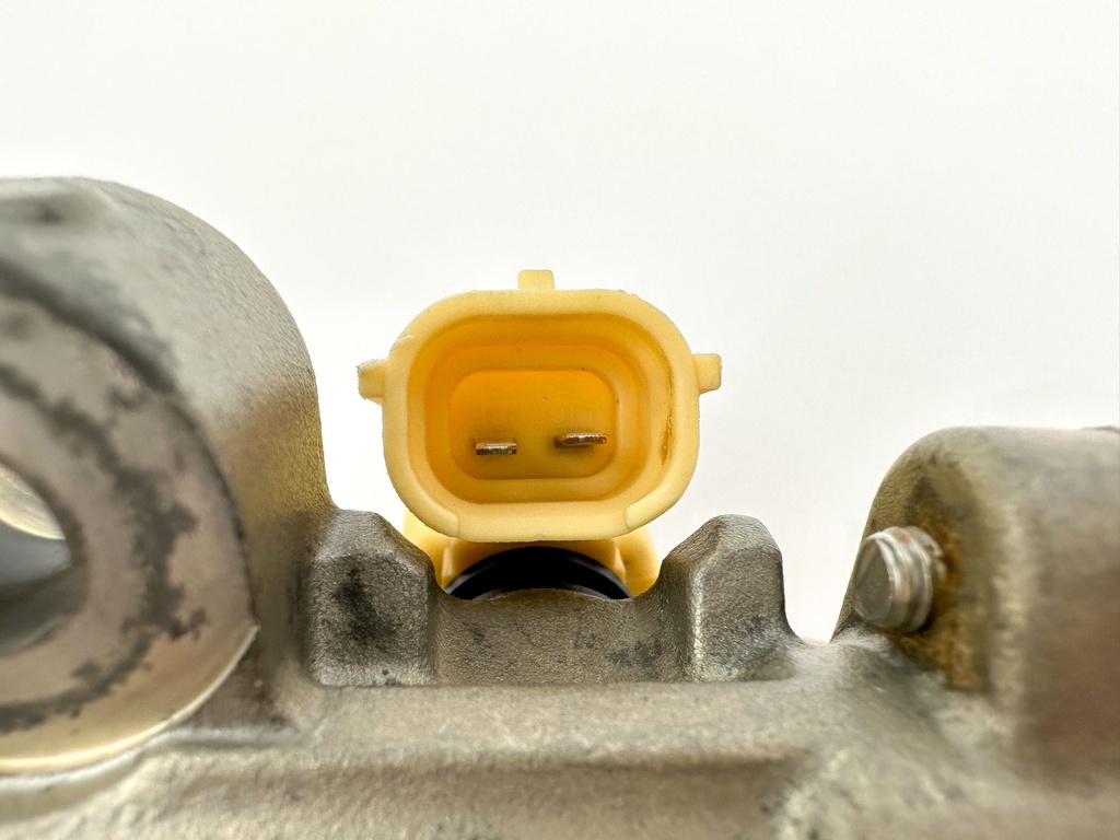 2004 Yamaha 225 HP 4 Stroke Outboard Fuel Injector Set W/ Rail 69J-13761-00-00 OEM