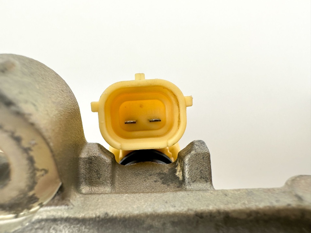 2004 Yamaha 225 HP 4 Stroke Outboard Fuel Injector Set W/ Rail 69J-13761-00-00 OEM