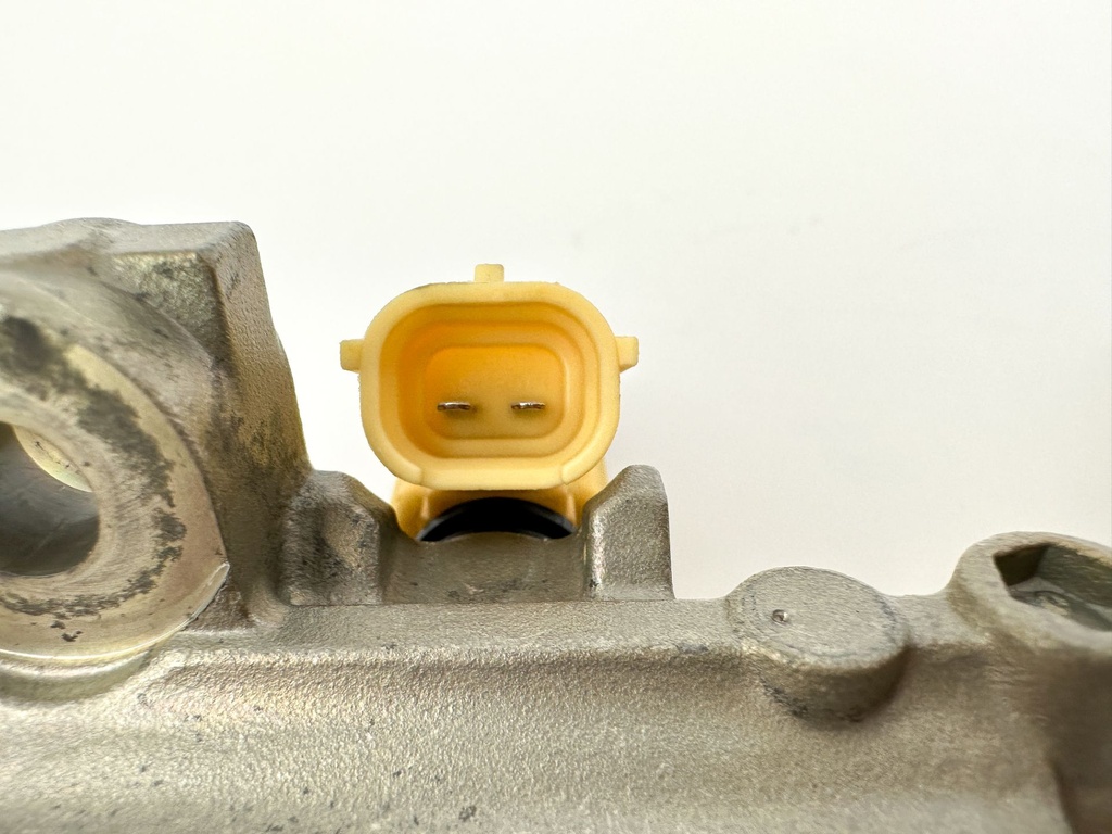 2004 Yamaha 225 HP 4 Stroke Outboard Fuel Injector Set W/ Rail 69J-13761-00-00 OEM