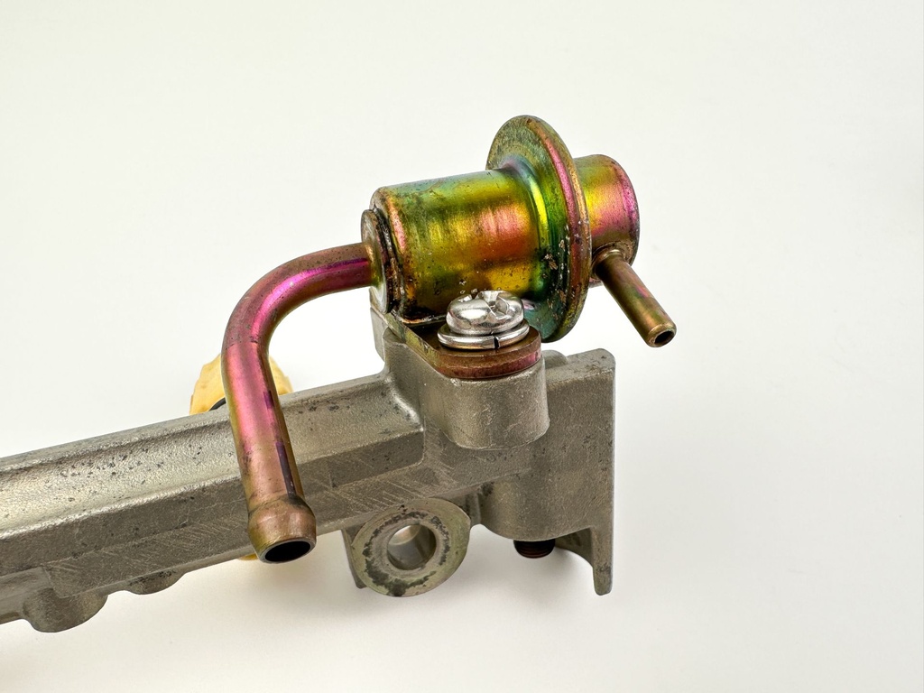 2004 Yamaha 225 HP 4 Stroke Outboard Fuel Injector Set W/ Rail 69J-13761-00-00 OEM