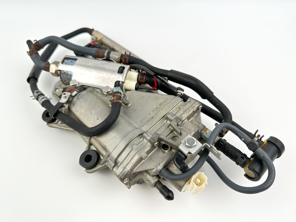 2004 Yamaha 225 HP 4 Stroke Outboard VST Float Chamber Assembly 69J-14180-11-00 OEM