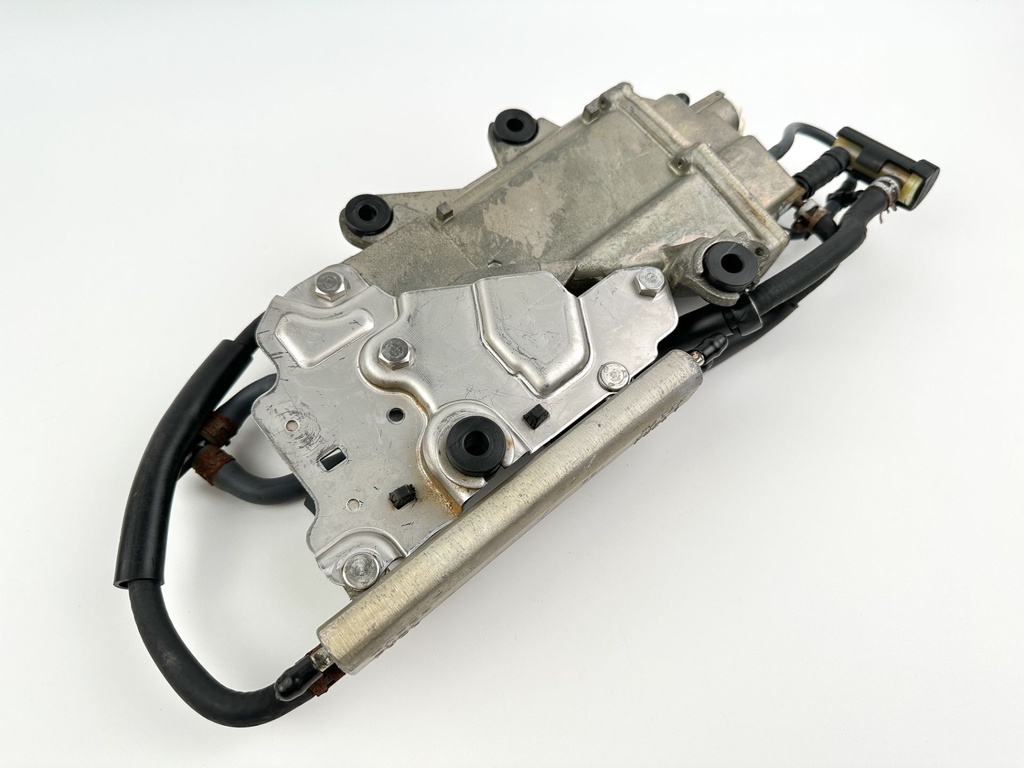 2004 Yamaha 225 HP 4 Stroke Outboard VST Float Chamber Assembly 69J-14180-11-00 OEM