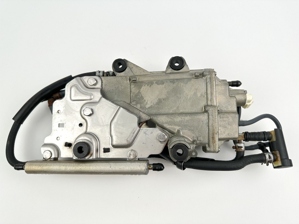 2004 Yamaha 225 HP 4 Stroke Outboard VST Float Chamber Assembly 69J-14180-11-00 OEM