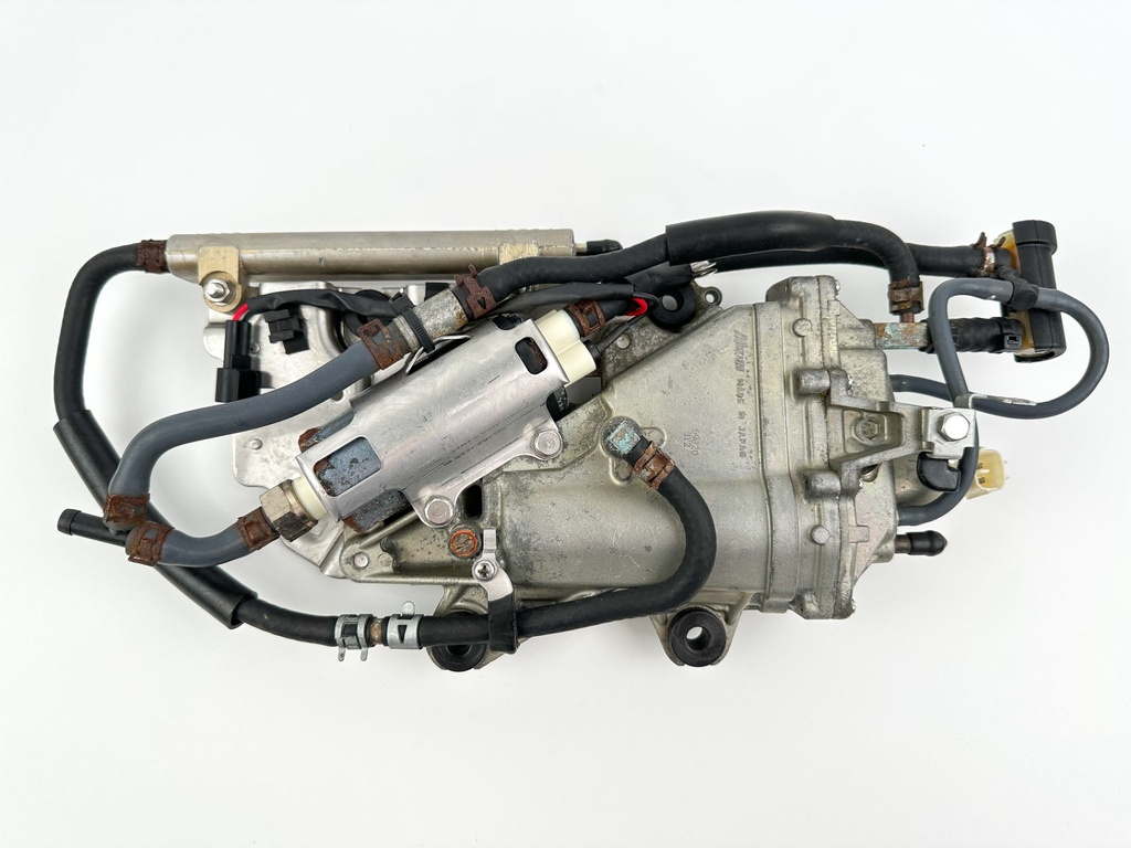 2004 Yamaha 225 HP 4 Stroke Outboard VST Float Chamber Assembly 69J-14180-11-00 OEM