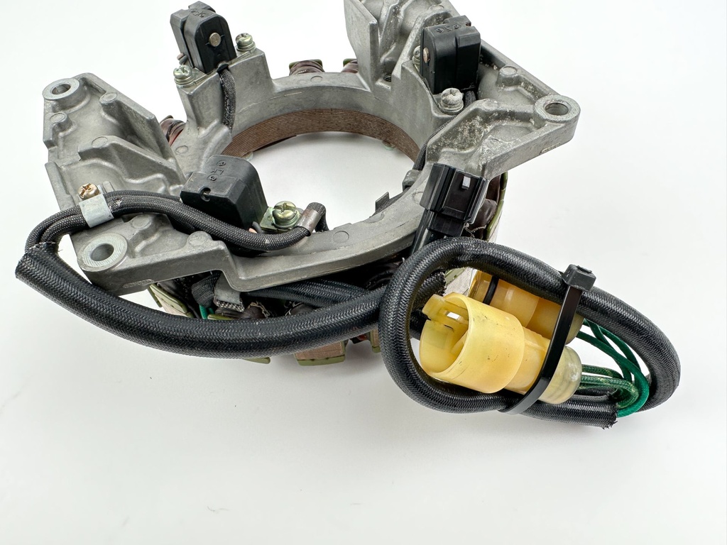 2004 Yamaha 225 HP 4 Stroke Outboard Coil Pulser Base Stator Assembly 69J-81460-01-00 OEM