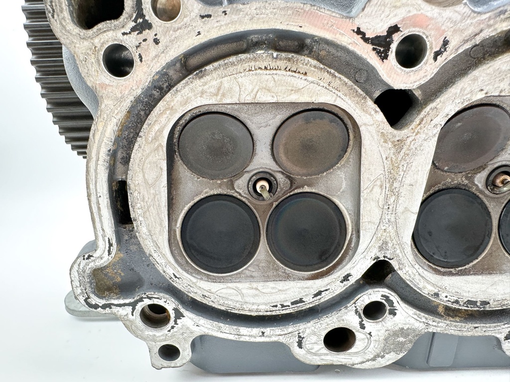 2004 Yamaha 225 HP 4 Stroke Outboard Starboard Cylinder Head 69J-W009A-02-1S OEM