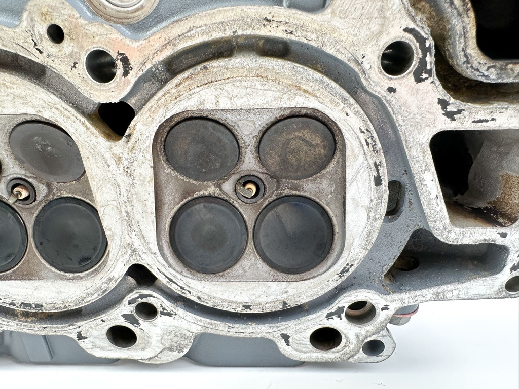 2004 Yamaha 225 HP 4 Stroke Outboard Starboard Cylinder Head 69J-W009A-02-1S OEM