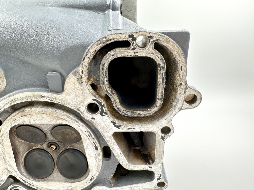 2004 Yamaha 225 HP 4 Stroke Outboard Starboard Cylinder Head 69J-W009A-02-1S OEM