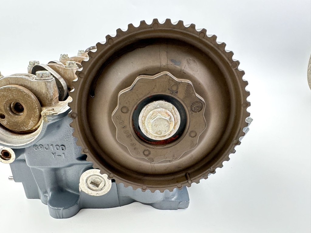 2004 Yamaha 225 HP 4 Stroke Outboard Starboard Cylinder Head 69J-W009A-02-1S OEM