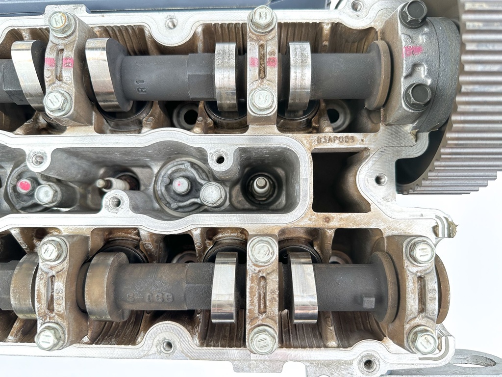 2004 Yamaha 225 HP 4 Stroke Outboard Starboard Cylinder Head 69J-W009A-02-1S OEM