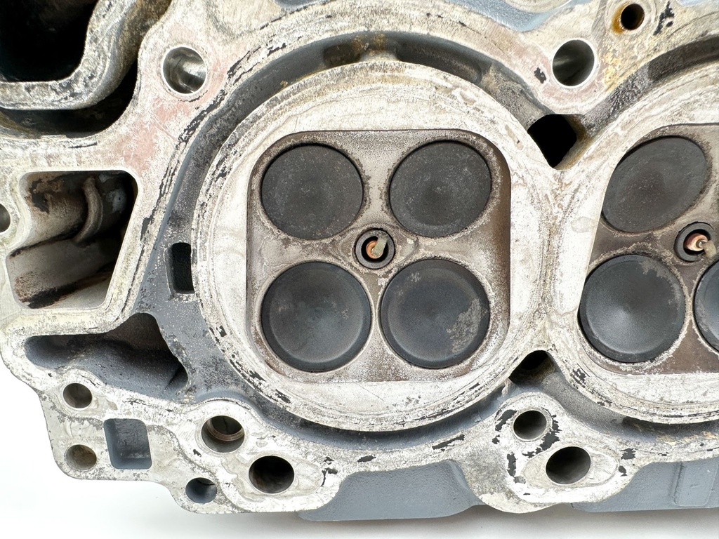 2004 Yamaha 225 HP 4 Stroke Outboard Port Cylinder Head 69J-W009C-02-1S OEM