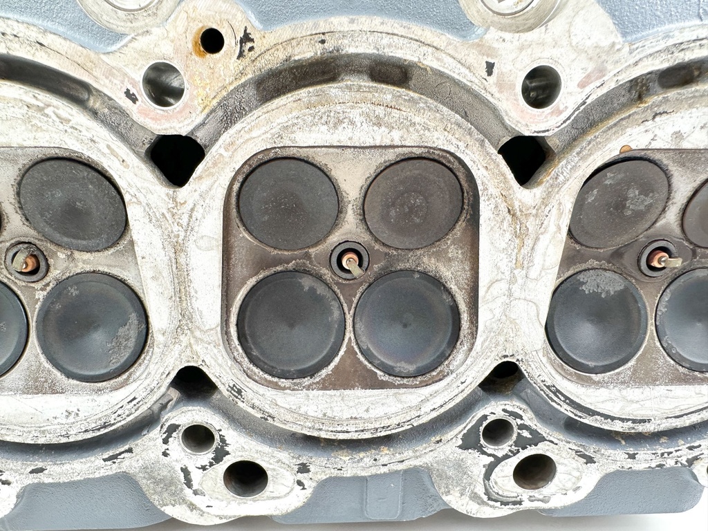 2004 Yamaha 225 HP 4 Stroke Outboard Port Cylinder Head 69J-W009C-02-1S OEM