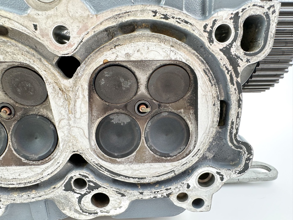 2004 Yamaha 225 HP 4 Stroke Outboard Port Cylinder Head 69J-W009C-02-1S OEM