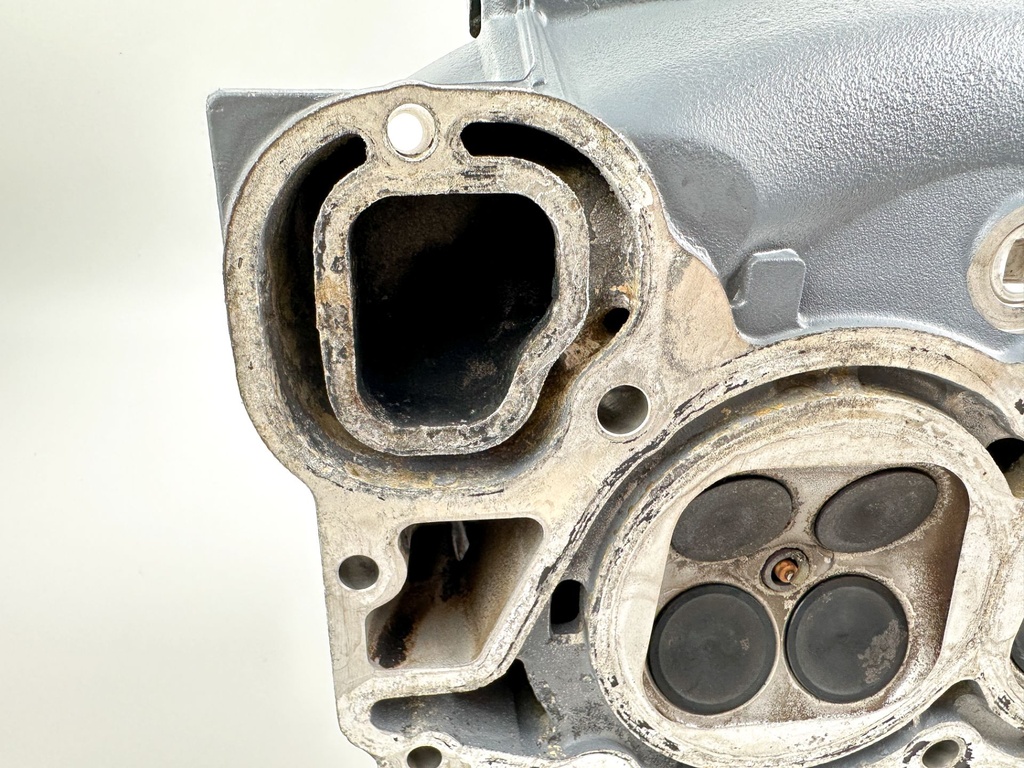 2004 Yamaha 225 HP 4 Stroke Outboard Port Cylinder Head 69J-W009C-02-1S OEM