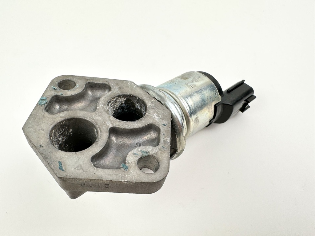 2012 Suzuki 140 HP 4 Stroke Outboard IAC Idle Air Control Valve 18137-77E00 OEM