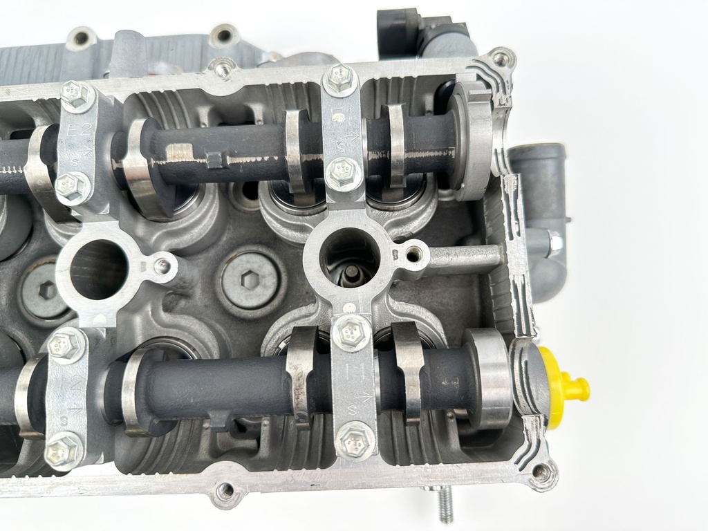 2012 Suzuki 140 HP 4 Stroke Outboard Cylinder Head 11100-90J11 OEM