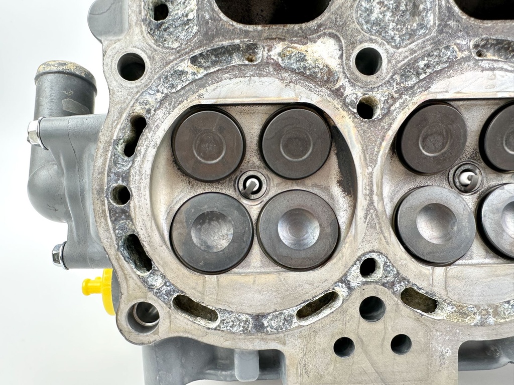 2012 Suzuki 140 HP 4 Stroke Outboard Cylinder Head 11100-90J11 OEM