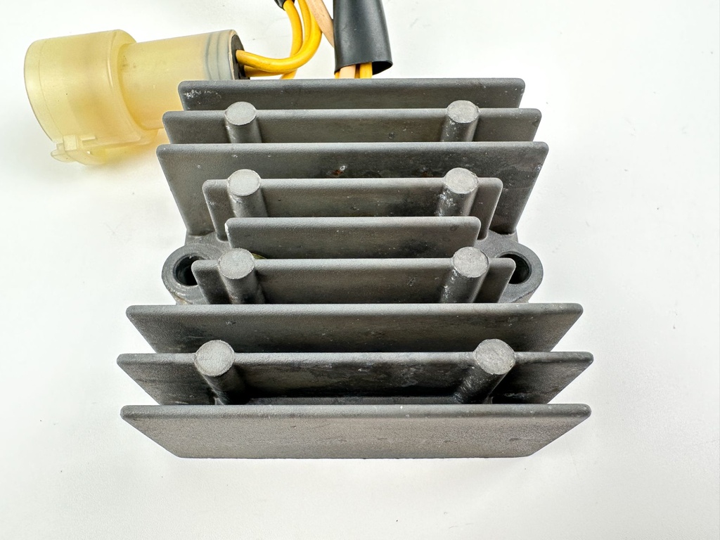 2003 Suzuki 60 HP 4 Stroke Outboard Rectifier & Regulator 32800-92E20 OEM