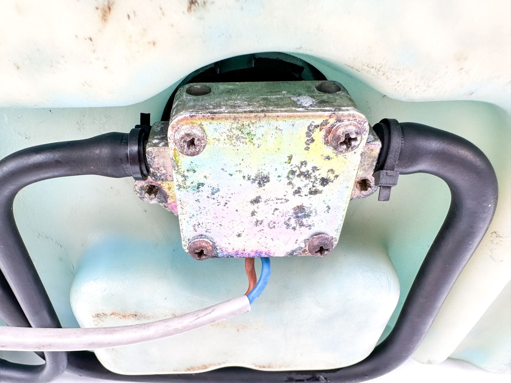 Yamaha Outboard Remote 2 Stroke Remote Oil Tank Assembly With Pump 2.8