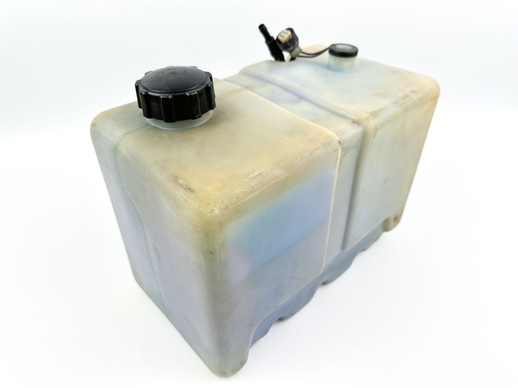 Yamaha Outboard Remote 2 Stroke Oil Tank Assembly With Pump 2.8 Gallons