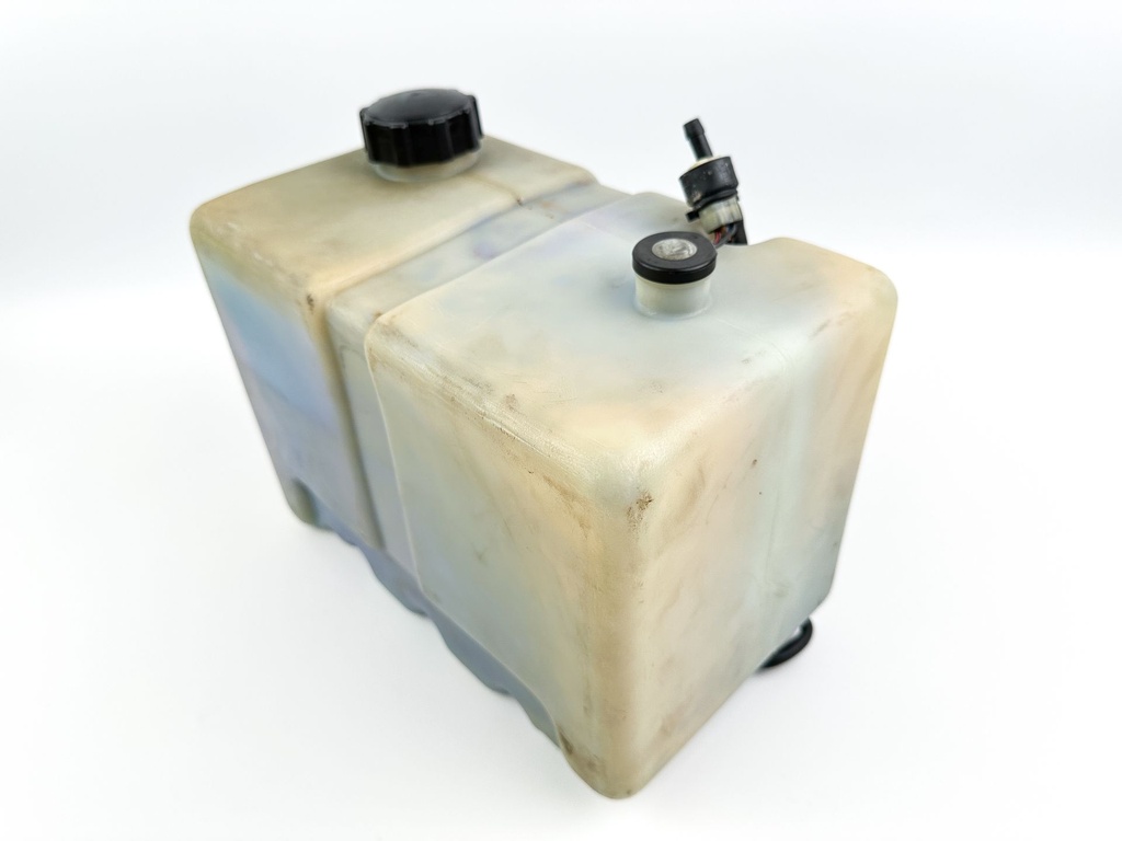 Yamaha Outboard Remote 2 Stroke Oil Tank Assembly With Pump 2.8 Gallons