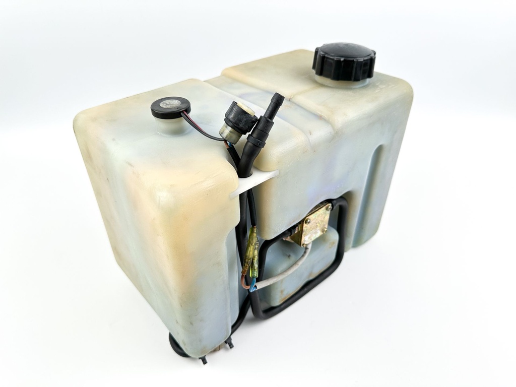Yamaha Outboard Remote 2 Stroke Oil Tank Assembly With Pump 2.8 Gallons