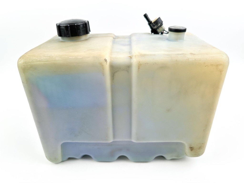 Yamaha Outboard Remote 2 Stroke Oil Tank Assembly With Pump 2.8 Gallons