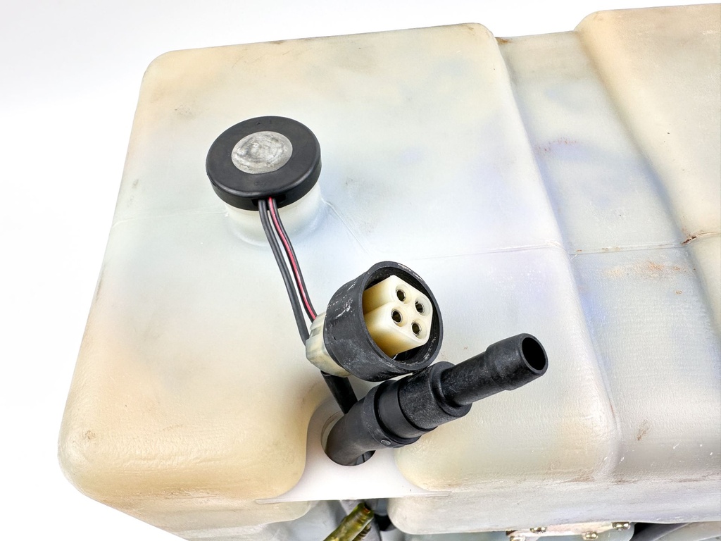 Yamaha Outboard Remote 2 Stroke Oil Tank Assembly With Pump 2.8 Gallons