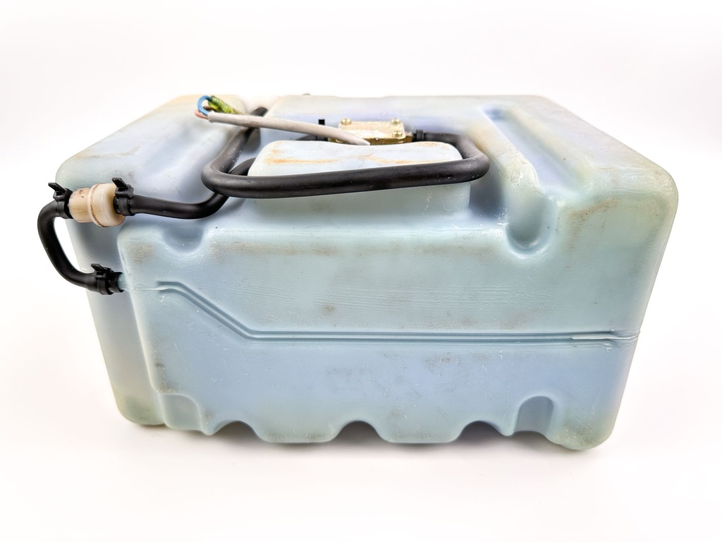 Yamaha Outboard Remote 2 Stroke Oil Tank Assembly With Pump 2.8 Gallons