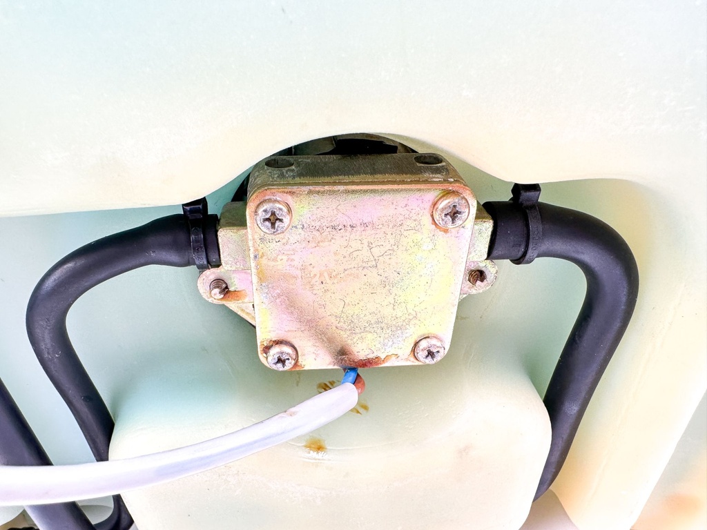 Yamaha Outboard Remote 2 Stroke Oil Tank Assembly With Pump 2.8 Gallons No Cap