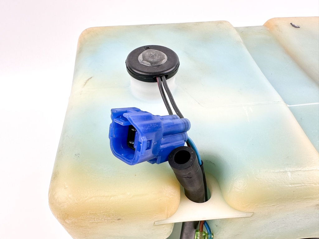 Yamaha Outboard Remote 2 Stroke Oil Tank Assembly With Pump 2.8 Gallons No Cap