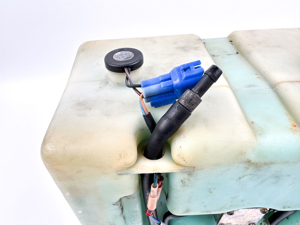 Yamaha Outboard Remote Oil Tank 2.8 Gallons 10.5L W/ Pump & Sensor