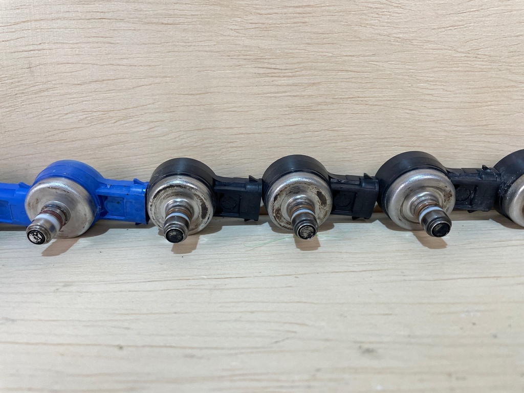 1999 Mercury Optimax 200hp Outboard Air Injector Assembly Set 8M6001743