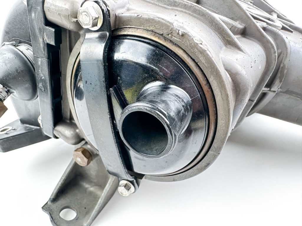 2007 Mercury 275 HP 4 Stroke Outboard CAC Charge Air Cooler 880608T07 OEM