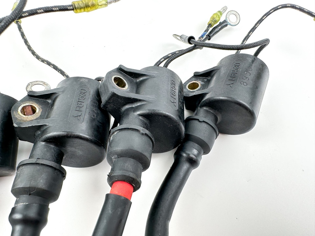 1999 Yamaha 200 HP 2 Stroke Outboard Ignition Coil Set 61A-85570-00-00 OEM
