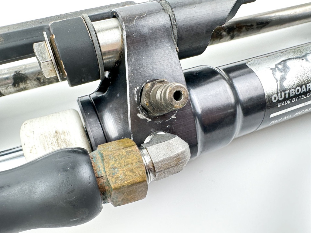 SeaStar Front Mount Outboard Hydraulic Steering Cylinder Assembly Ram HC5345