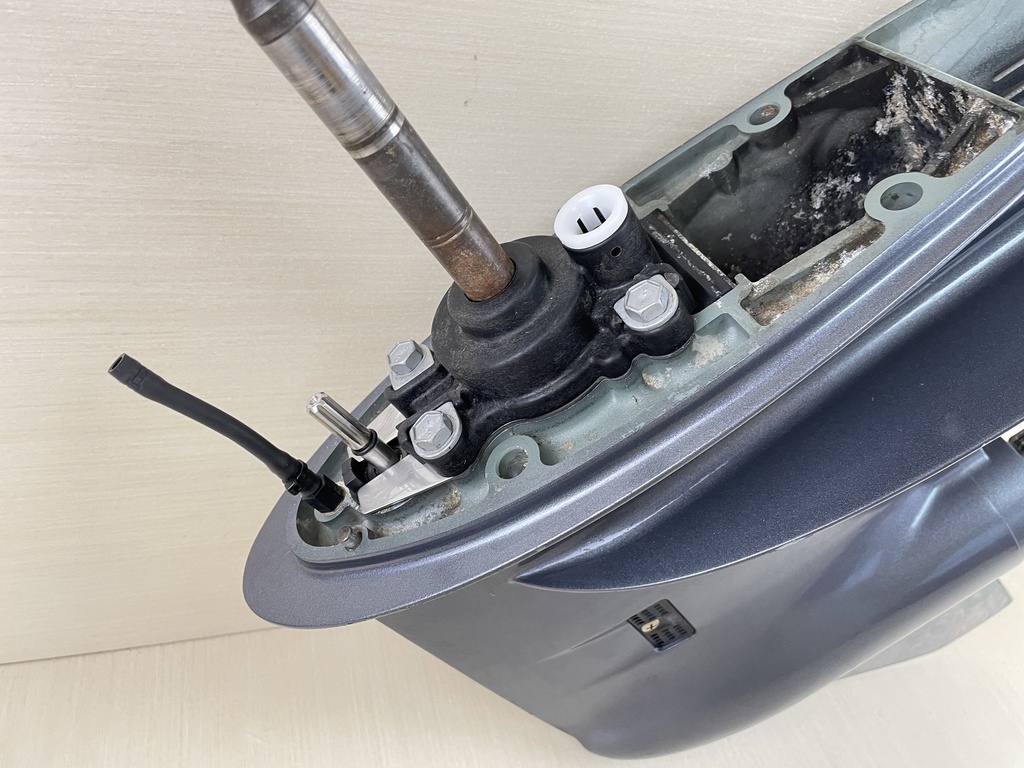 2007 Yamaha 60HP Outboard 20" Long Lower Unit Gear Case RH 69W-45300-00-4D