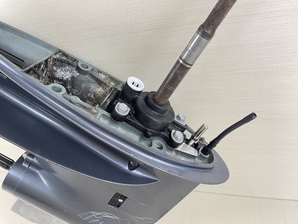 2007 Yamaha 60HP Outboard 20" Long Lower Unit Gear Case RH 69W-45300-00-4D