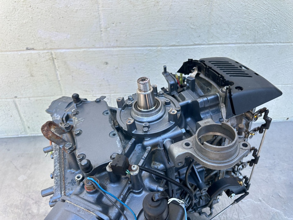 1999 Yamaha 200 HP 2 Stroke Outboard Powerhead 67H-15100-00-94 OEM