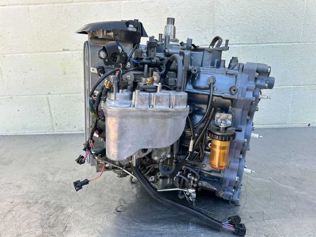 1999 Yamaha 200HP OX66 2 Stroke Outboard Powerhead 67H-15100-00-94 OEM