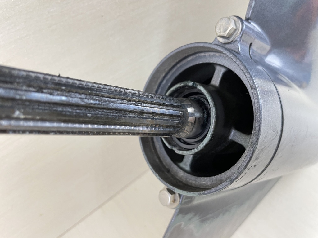 2007 Yamaha 60HP Outboard 20" Long Lower Unit Gear Case RH 69W-45300-00-4D