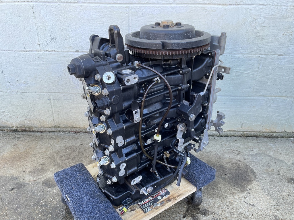 2007 Evinrude Etec 90HP 2 Stroke Outboard Engine Crankcase Powerhead Assembly 5006742 