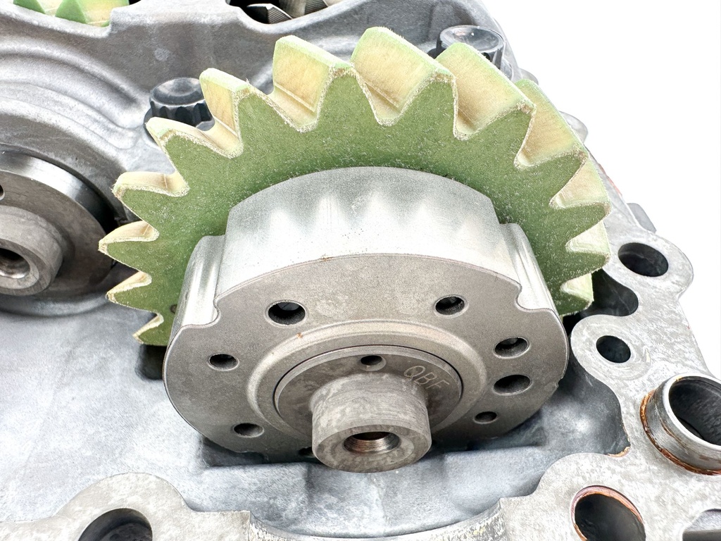 2022 Yamaha 200 HP 4 Stroke Outboard Balancer Assembly 6DA-11500-00-00 OEM