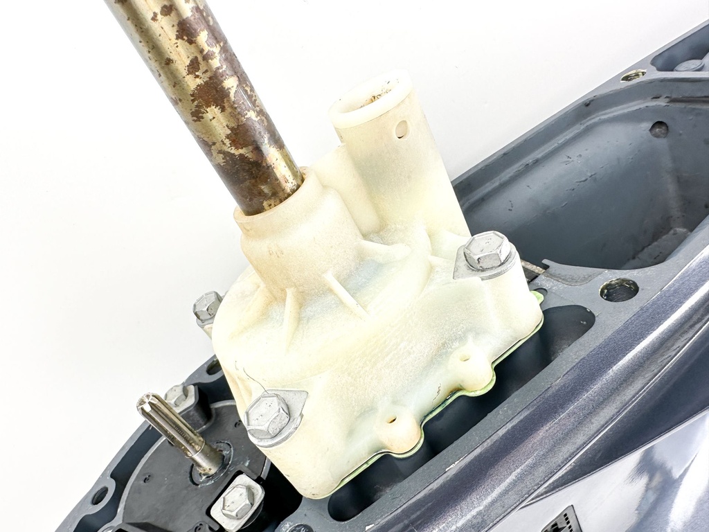 Yamaha F175 F200 175HP 200HP I4 25" XL Lower Unit Gear Case Like New