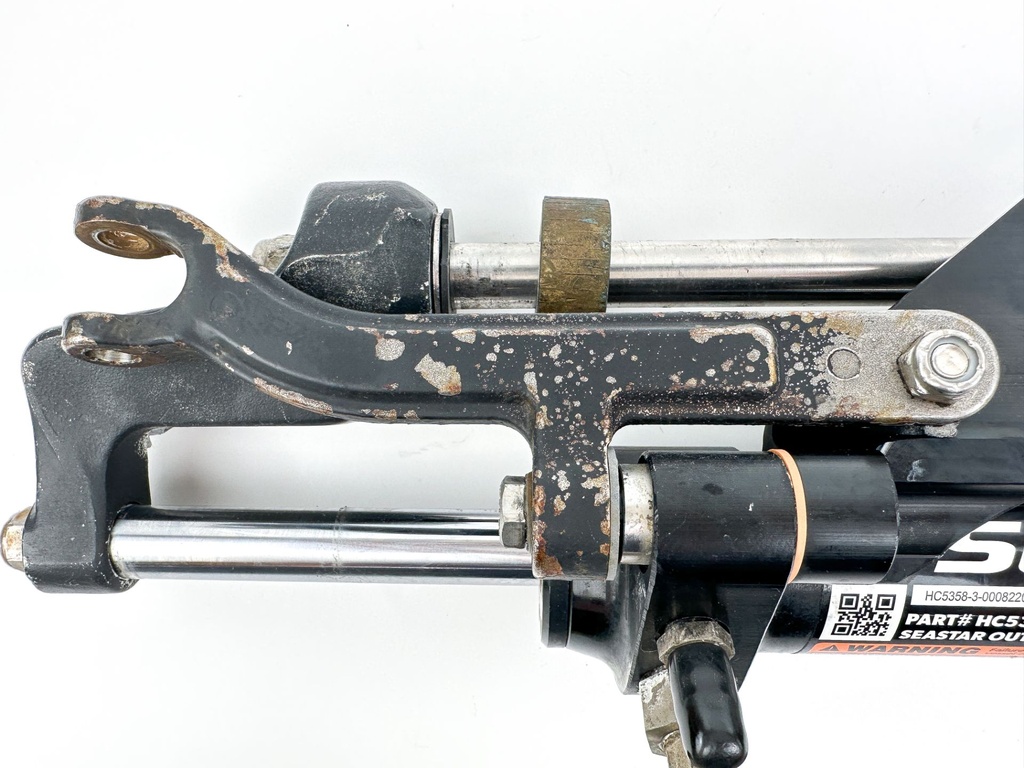 SeaStar HC5358-3 Outboard Hydraulic Steering Cylinder Front Mount Assembly