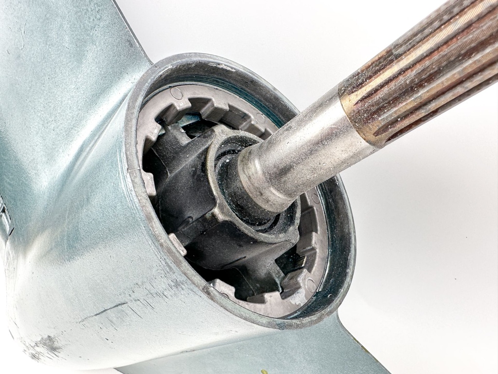 2004 + Yamaha 150HP 4 Stroke 25" Shaft Lower Unit Gear Case 63P-45300-17-8D RH