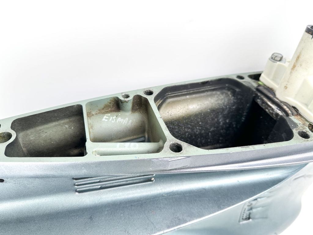 2004 + Yamaha 150HP 4 Stroke 25" Shaft Lower Unit Gear Case 63P-45300-17-8D RH