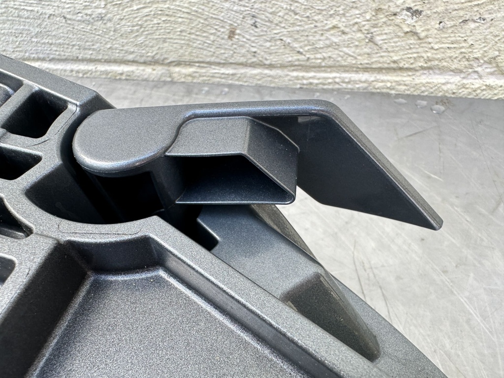 2022 Yamaha 200 HP 4 Stroke Outboard Bottom Cowling Pan 6LH-42710-00-8D OEM